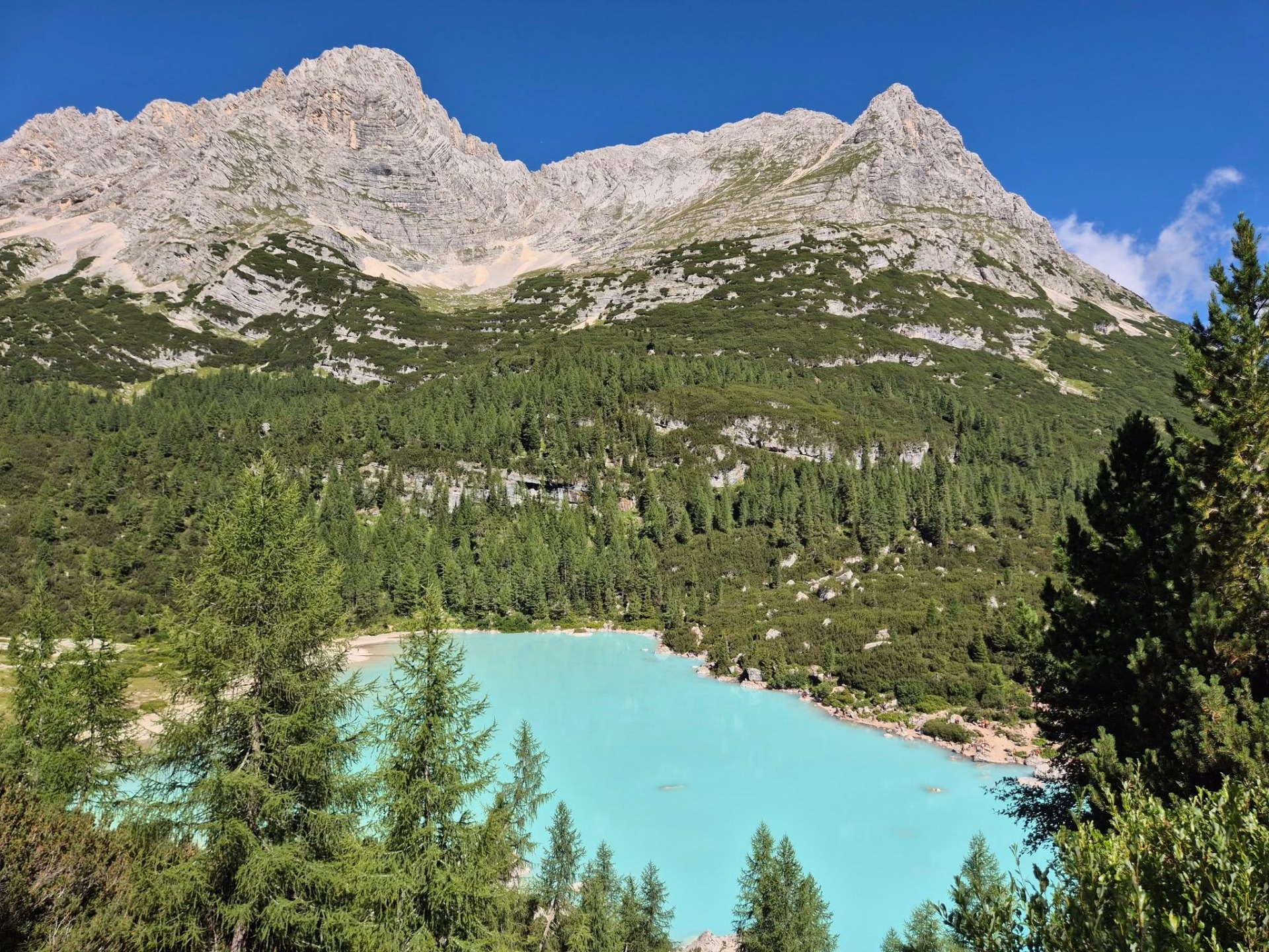 Lago di Sorapis - pohled shora